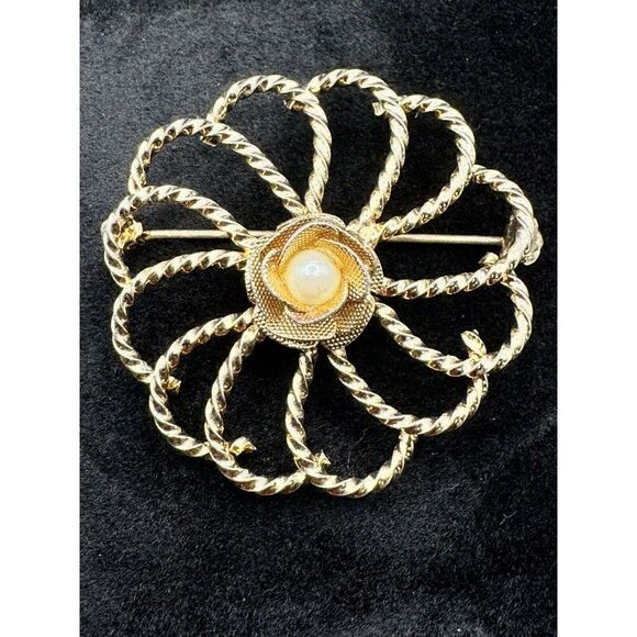 Vintage Jewelry Gold Tone Round Twist Flower Rose Faux Pear Rose Brooch Pin - Picture 5 of 6